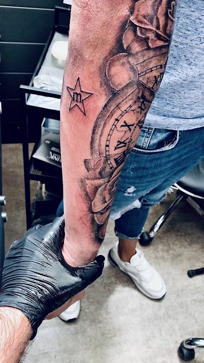 KezoInk & Friends - Tatouage Piercing, Tatoueur à Saint-Didier-en-Velay