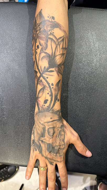 Devil Hand Tattoo Tatoueur à Grasse