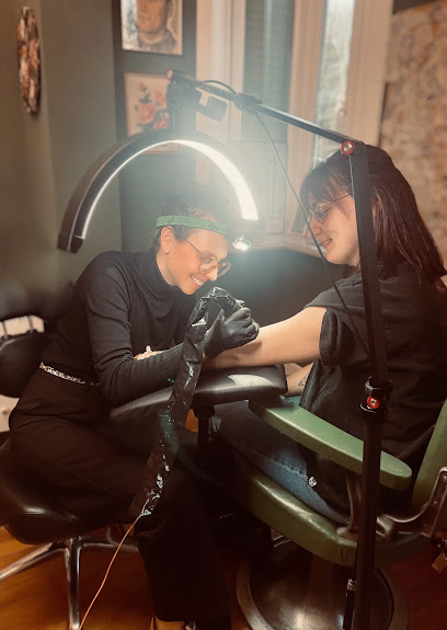 Avec Amour Agathe Tattoo, Tatoueur à Tavaux