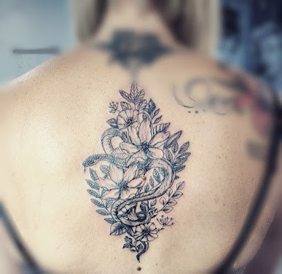 Tattoo Ladies. Beauty by tattoo ladies tattoo piercing, Tatoueur à Menneval