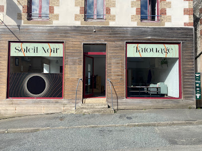 Soleil Noir, Tatoueur à Saint-Michel-en-Grève