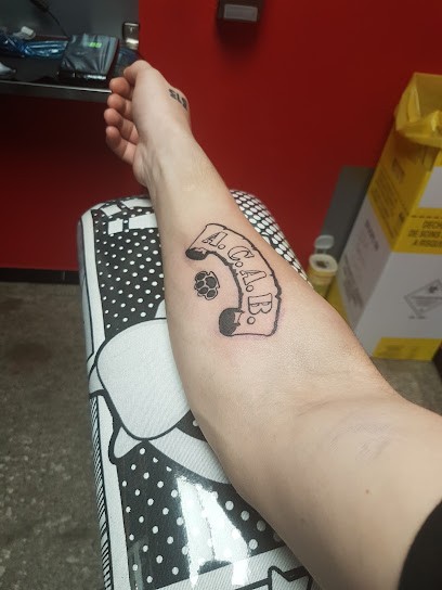 LEELOU TATTOO, Tatoueur à Monteux