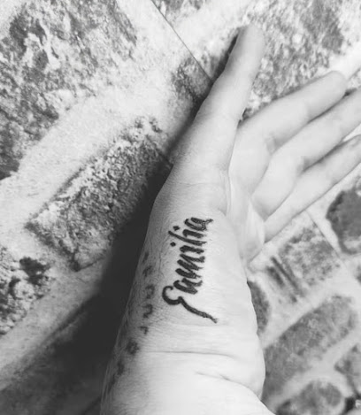 Bouledogue Tattoo, Tatoueur à Brasparts