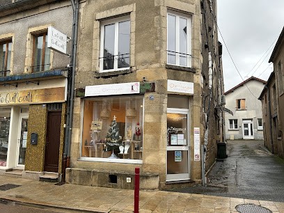 Oriya, Tatoueur à Varzy