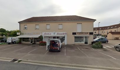 Kneesakaa-ink, Tatoueur à Rosières-près-Troyes
