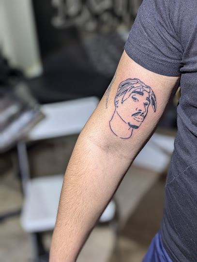 Dew'ink Tattoo Shop, Tatoueur à Fenain