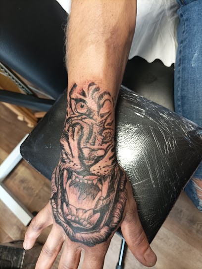 Al tatouage, Tatoueur à Pontailler-sur-Saône