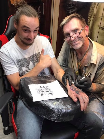 Mkl Tattoo Piercing, Tatoueur à Vitré