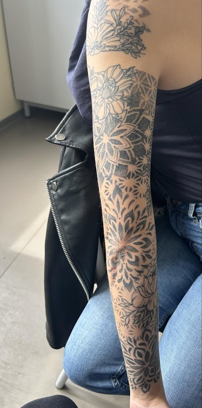 Sk.ll Tatoo, Tatoueur à Barsac
