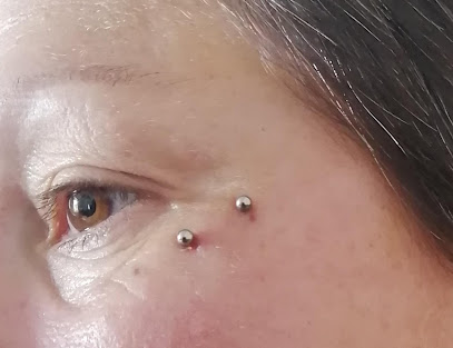 Aude A L'aiguille Piercing, Tatoueur à Saint-Brieuc