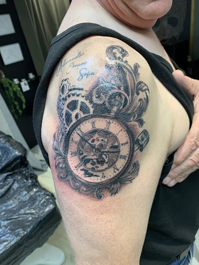 Salon Element Tattoo, Tatoueur à Moulle