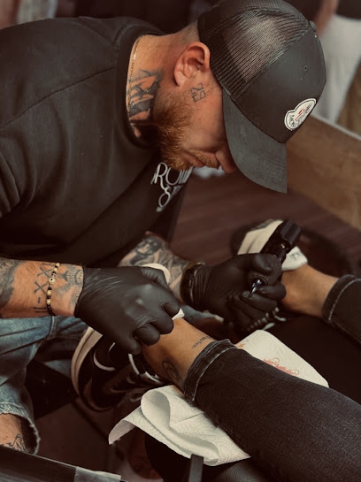 Ipséité Du Noir Shop Privé, Tatoueur à Alès
