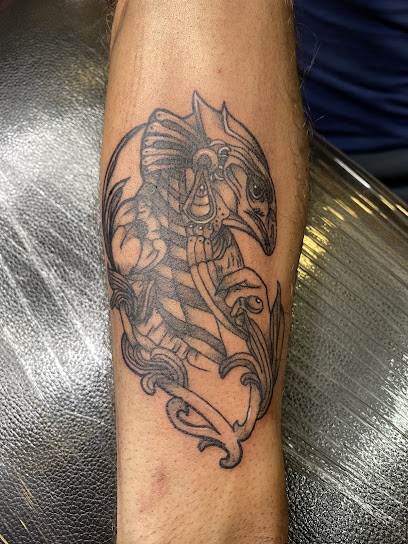 Everink, Tatoueur à Trieux