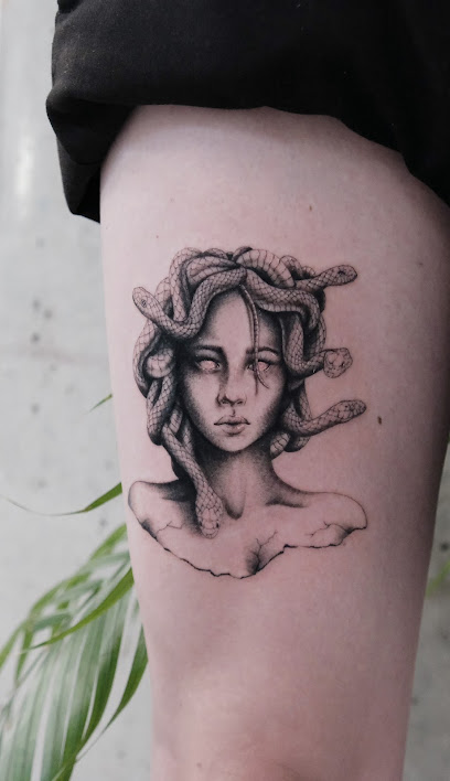 Sombre Eclair Tattoo Shop, Tatoueur à Bordeaux