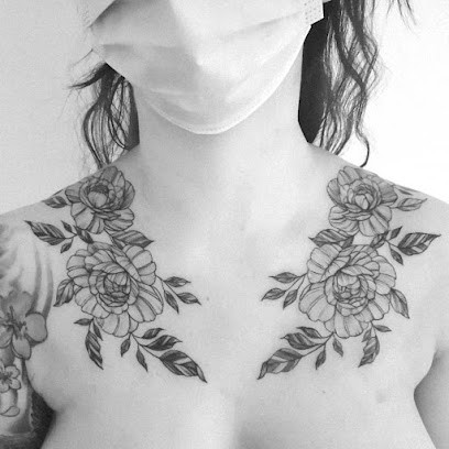 The Inked Family, Tatoueur à Pont-l'Abbé-d'Arnoult