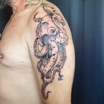 Abysmal tattoo, Tatoueur à Pont-l'Abbé