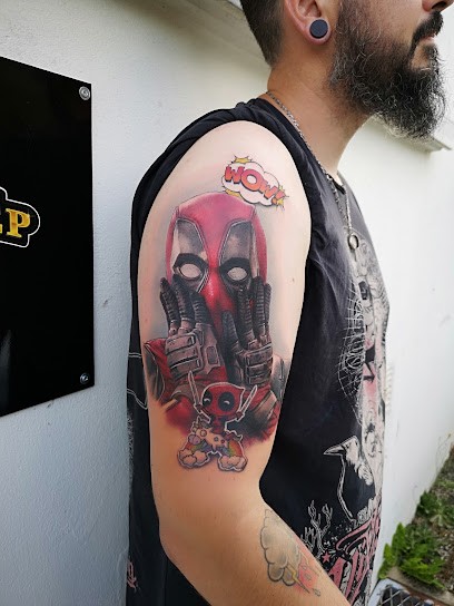 Black Sheep Needles, Tatoueur à Ploërmel