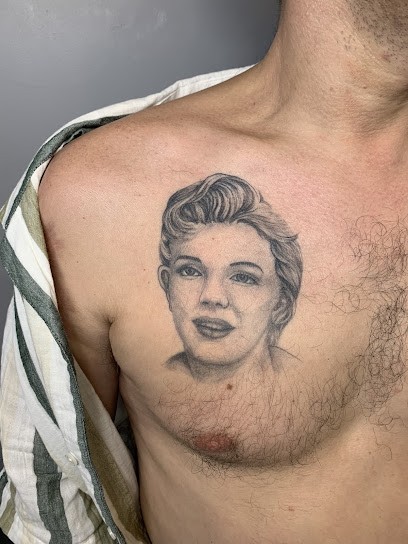 Babylone Tattoo et Piercing, Tatoueur à Seclin