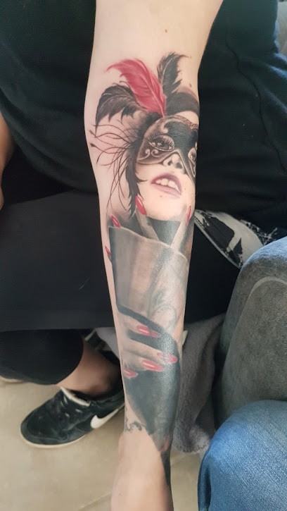 Si Divine Tattoo, Tatoueur à Richeville