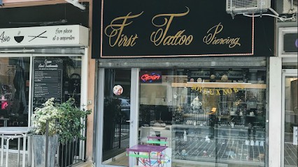 First tattoo Piercing, Tatoueur à Sainte-Maxime
