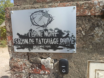 Black Thorn Tattoo, Tatoueur à Charsonville