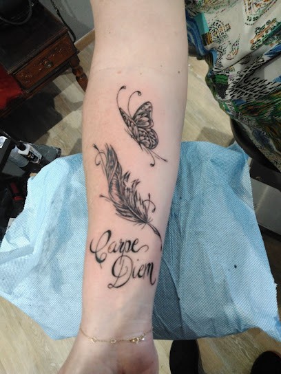 TatouCompris, Tatoueur à Montholier