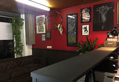 BLACK HEROIN TATTOO, Tatoueur à Trets