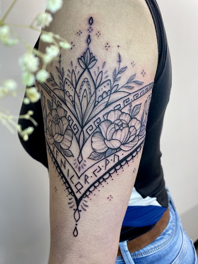 Rivière Noire - Salon De Tatouage Tatoueur à Beaugency