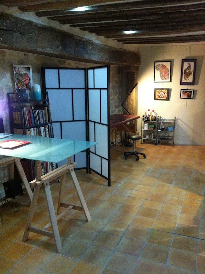 HANDMADE Fine Tattoo, Tatoueur à Paris 03