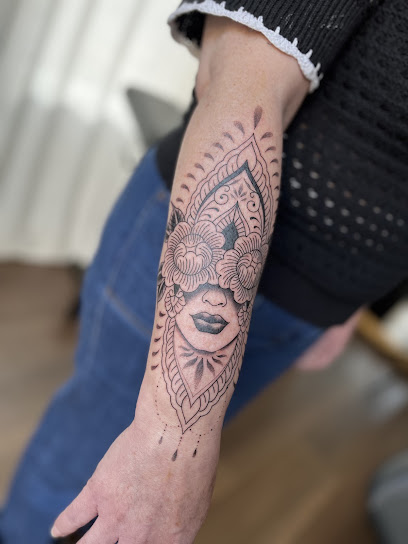 Marche À L'ombre - Studio Privé De Tatouage Tatoueur à Corps-Nuds