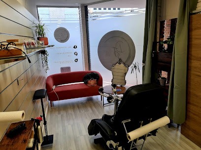 Débo tattoo piercing, Tatoueur à Valence