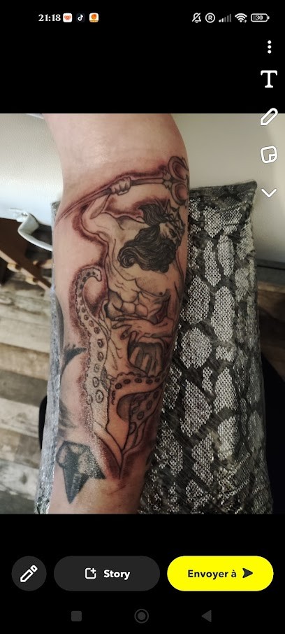 L'Ink Piercing, Tatoueur à Vinassan