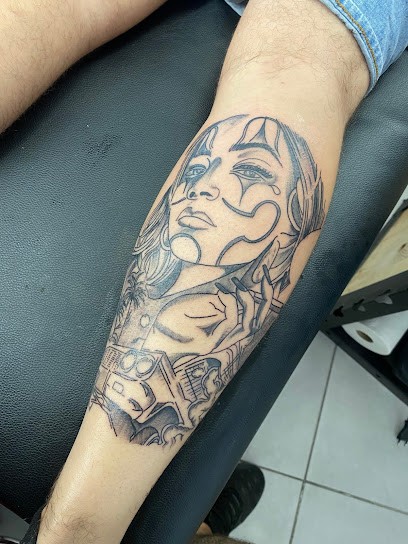 The Friends tattoo, Tatoueur à Port-la-Nouvelle
