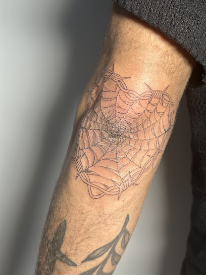 Nana Tattoo Moi Tatoueur à Tarnos
