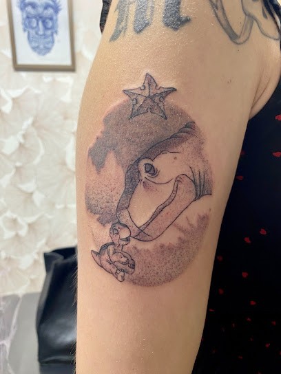 Black Skin Tattoo, Tatoueur à Pia