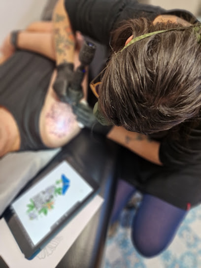 Nahili Inking Tattoo Graphique-Couleur-Aquarelle- Blackwork, Tatoueur à Strasbourg