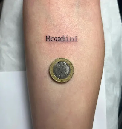 Unique Tattoo Tatoueur à Montpeyroux