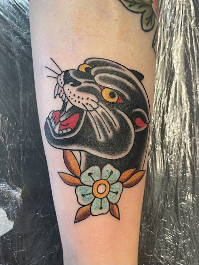 Lowbrow Tattoo Pyrénées- Font Romeu, Tatoueur à Font-Romeu-Odeillo-Via