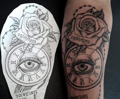 Laurartattoo, Tatoueur à Binas