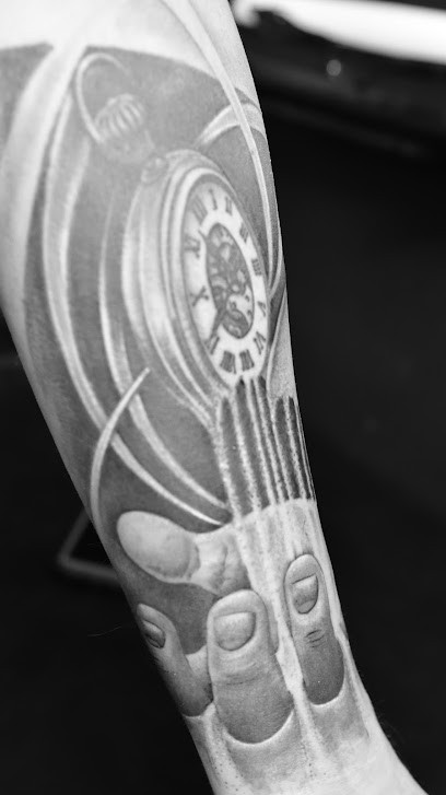GINO Tattoo Piercing, Tatoueur à Porto-Vecchio