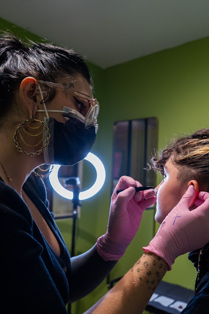 Dahliaanoir Piercing Chez La Croisée Des Chemins Tatoueur à Toulouse