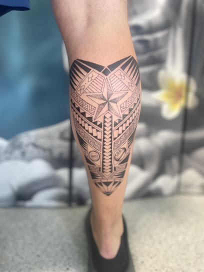 La Plume Noire, Tatoueur à Izon