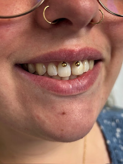 Mo Piercing Tatoueur à Lons