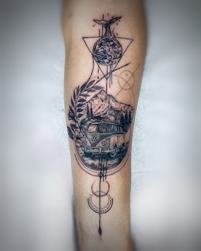 Mona Sila Tattoo Shop, Tatoueur à Seignosse