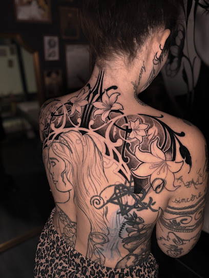 Astra Creative Studio Tatoueur à Orsay