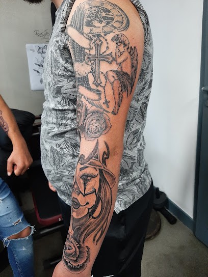 Studio 17 art tatoo, Tatoueur à Moulins