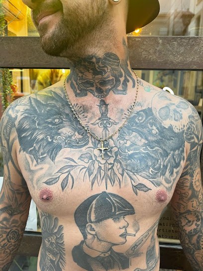 Suzon Ink / Peaux d’âmes, Tatoueur à Thuir