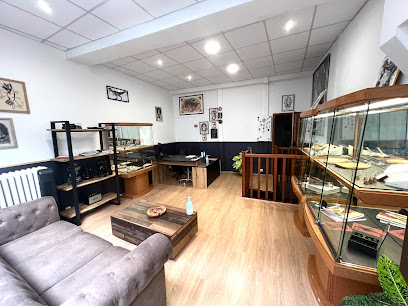 Corps Sacré • Piercing & Tatouage, Tatoueur à Poitiers