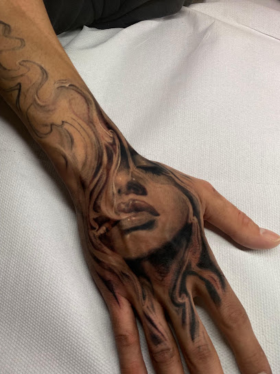 Le Pinceau Et L'aiguille Tattoo Shop, Tatoueur à Peymeinade