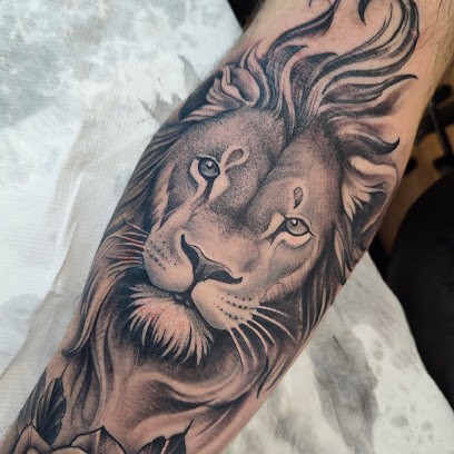 Gwad Pearl Tattoo Piercing, Tatoueur à Pont-l'Abbé